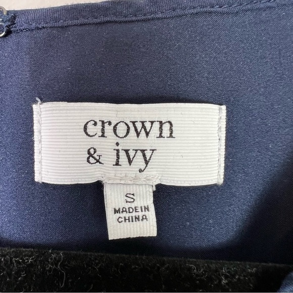 Crown & Ivy dress womens Size S Navy & White Floral Rayon Shift Dress Flutter - Picture 4 of 9